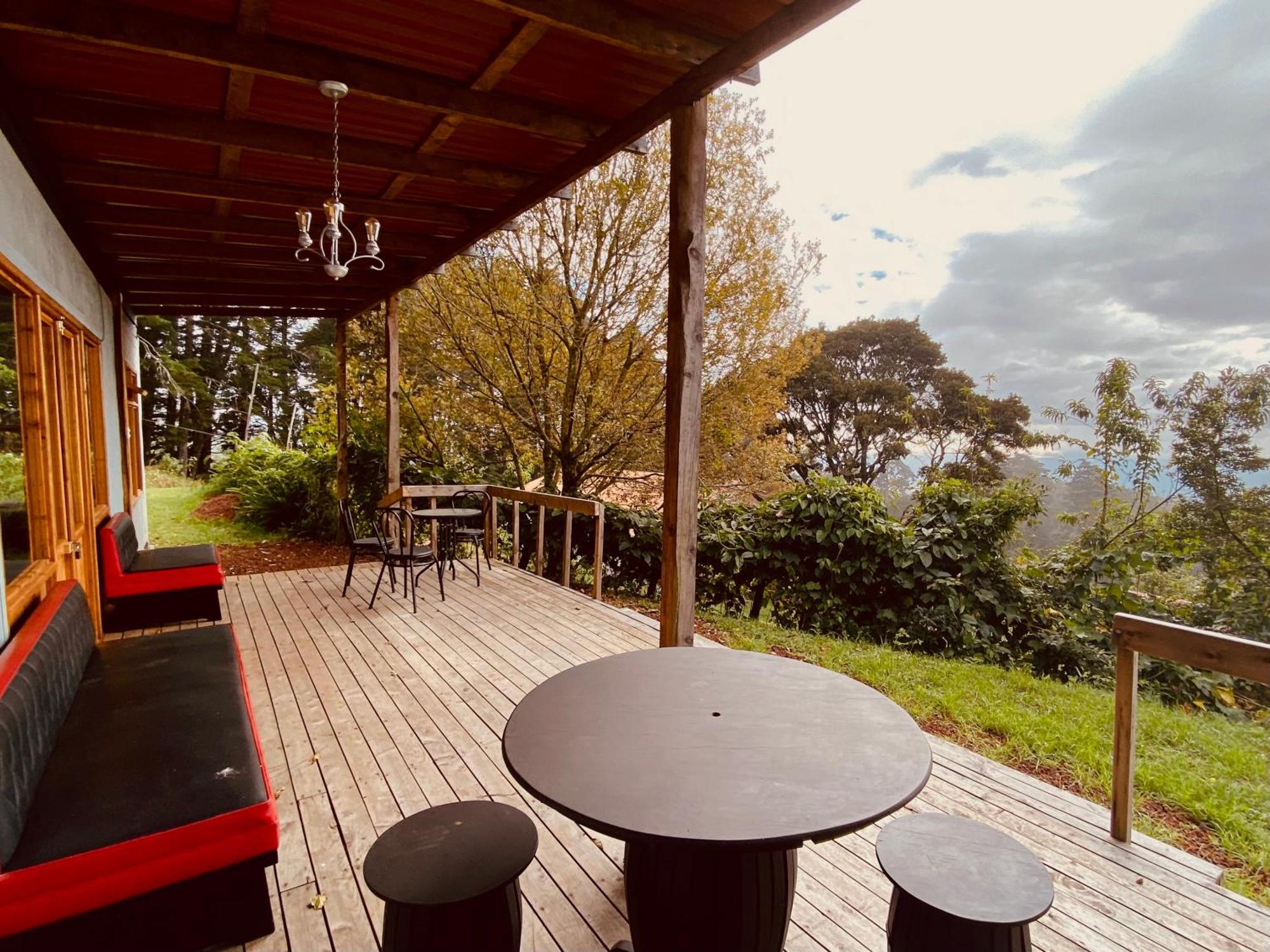 Casa Monte Armadillo Poas エクステリア 写真